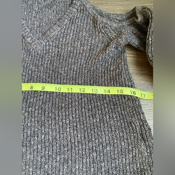 American Eagle Outfitters Cut Shoulder Sweater size S - Picture 6 of 7
